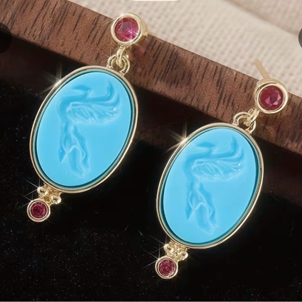 Elegant Gold and Teal Intaglio “ dove” earrings with gem Highlights - Picture 4 of 6